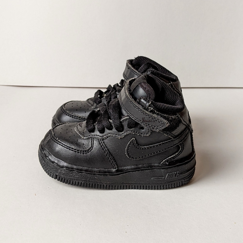 Nike Air Force 1 MID Black Size 5 Like New